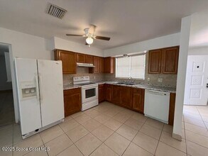 945 Date Ave in Merritt Island, FL - Building Photo - Building Photo