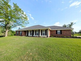 531 Pine Hills Dr in Calhoun, LA - Building Photo