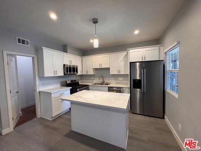 1517 Crenshaw Blvd in Los Angeles, CA - Building Photo - Building Photo