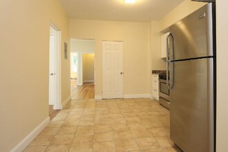 114 Everett St, Unit 2 in Boston, MA - Building Photo - Building Photo