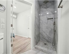 7517 N Main St, Unit 1 in Houston, TX - Building Photo - Building Photo