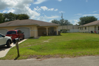 531-539 Glendale Ave in Lehigh Acres, FL - Building Photo - Building Photo