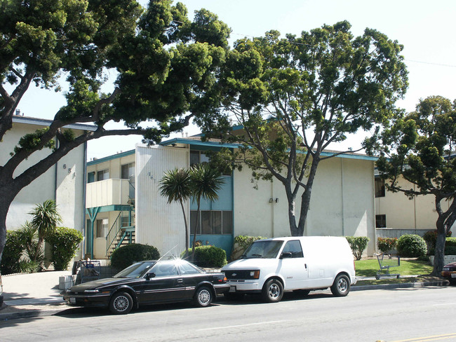 641 W Channel Islands Blvd in Oxnard, CA - Foto de edificio - Building Photo