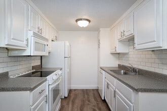 Folly Hill Meadows in Beverly, MA - Foto de edificio - Interior Photo