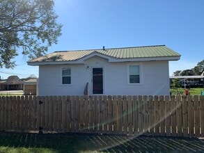 204 N Carol St in Lockport, LA - Foto de edificio - Building Photo