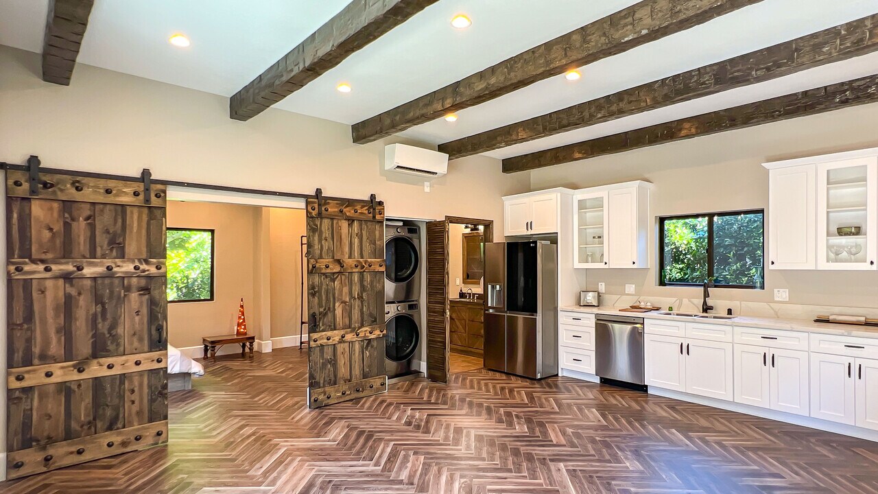 2264 Lillyvale Ave in Los Angeles, CA - Building Photo