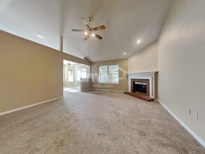 7301 Blackstone Dr in Florence, KY - Foto de edificio - Building Photo