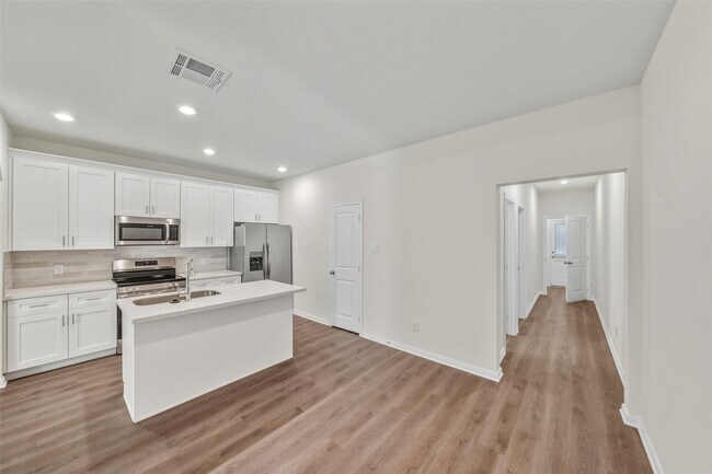 property at 714 W Dallas St