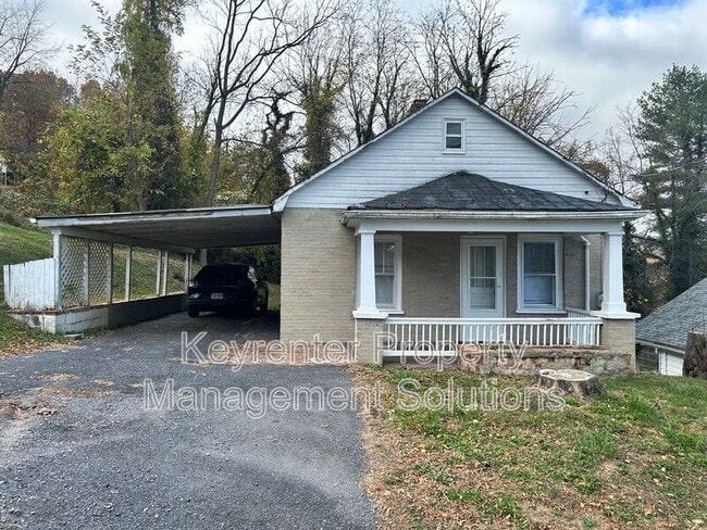 1014 Hall St in Staunton, VA - Building Photo - Building Photo