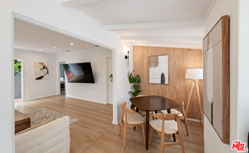 237 S Doheny Dr in Beverly Hills, CA - Building Photo - Building Photo