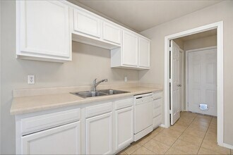 6301 SW Meadow Well Ave in Bentonville, AR - Building Photo - Building Photo