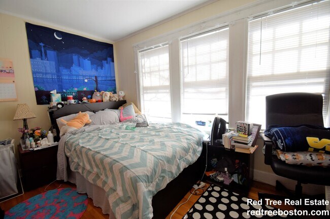 81 Beechcroft St, Unit 2 in Boston, MA - Building Photo - Building Photo