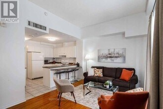 4198 Dundas St W in Toronto, ON - Building Photo - Building Photo