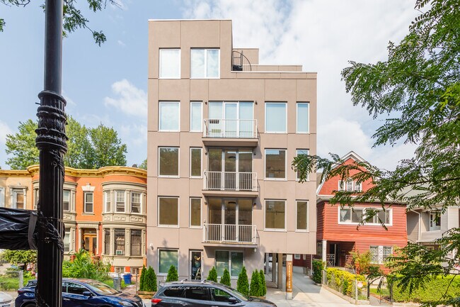 38 E 11th St in Brooklyn, NY - Foto de edificio - Building Photo