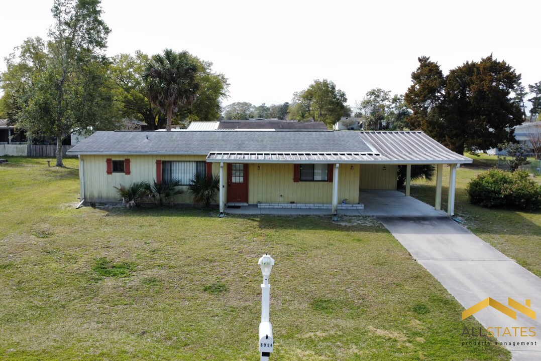 8954 SW 101st Pl in Ocala, FL - Foto de edificio
