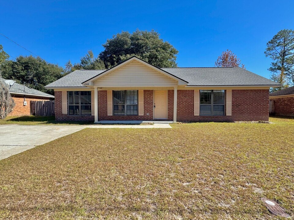 1748 Ashton Dr in Hinesville, GA - Building Photo