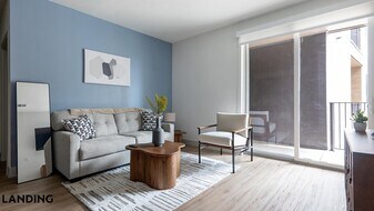 1010 Springdale Rd, Unit 325 in Austin, TX - Building Photo