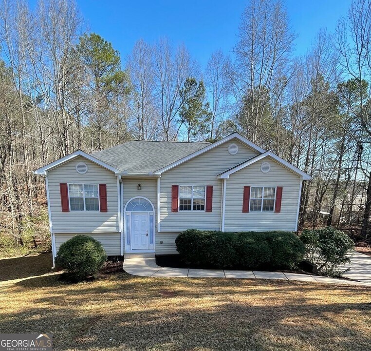 30 Spring Valley Cove in Covington, GA - Building Photo
