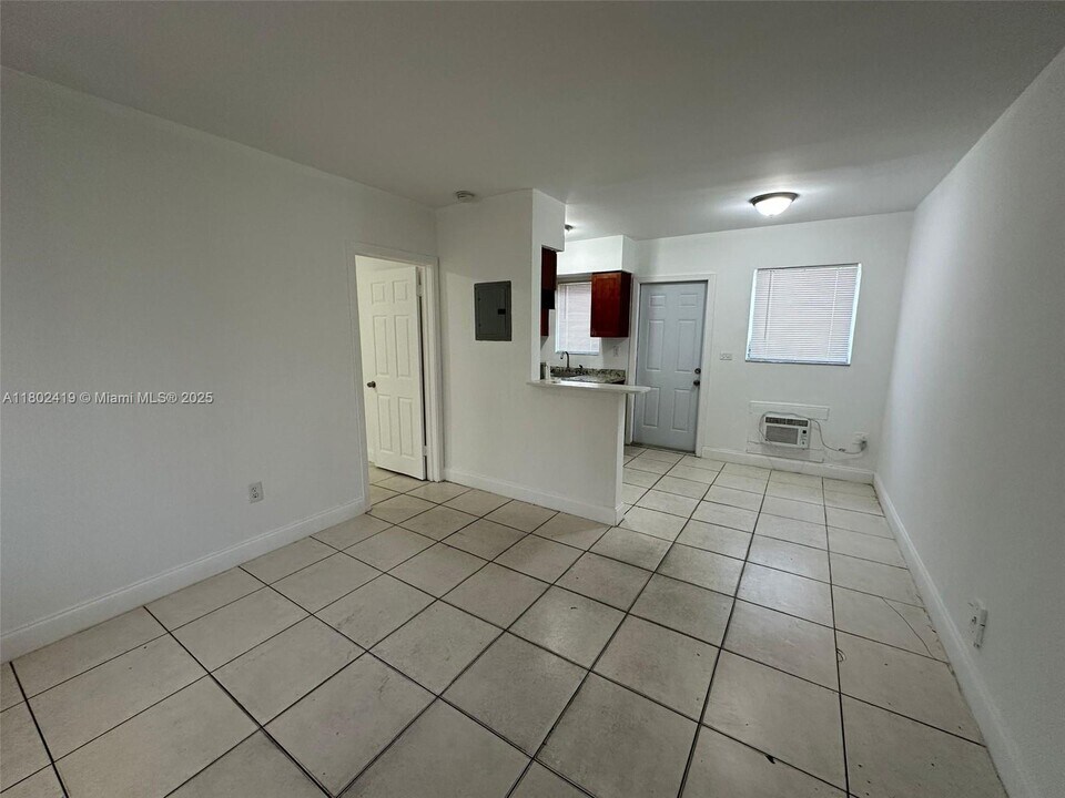 1280 NE 139th St in North Miami, FL - Building Photo