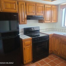 4962 E South Regency Cir in Tucson, AZ - Foto de edificio - Building Photo