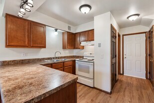 5241 N Mohawk Ave in Glendale, WI - Building Photo