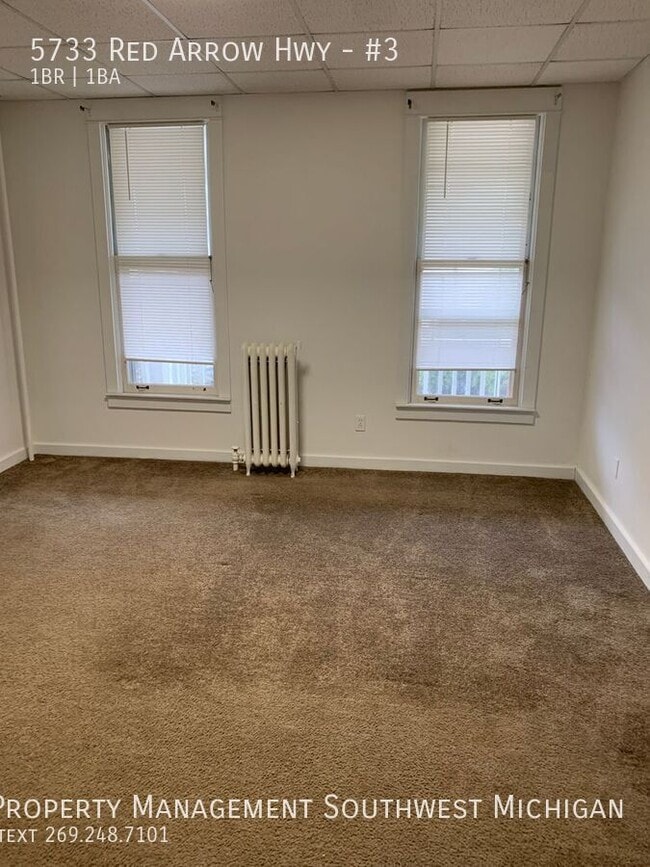 5733 Red Arrow Hwy in Stevensville, MI - Building Photo - Building Photo