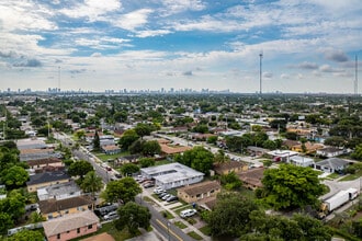 MAYO GARDENS in Hollywood, FL - Foto de edificio - Building Photo