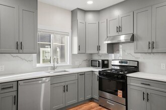 47 Marshall St in Medford, MA - Building Photo - Building Photo