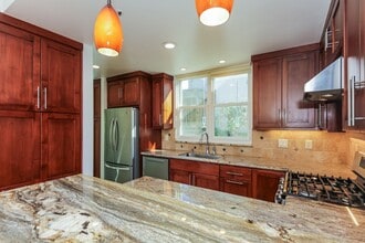 210 Roosevelt Terrace in Santa Cruz, CA - Building Photo - Building Photo