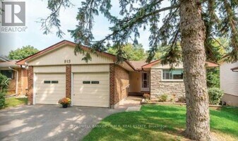 913 Walnut Ct in Oshawa, ON - Building Photo