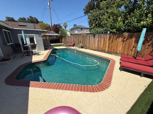 1511 Deerwood St in West Sacramento, CA - Building Photo - Building Photo