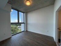 13800 Highland Dr, Unit 406 in North Miami Beach, FL - Foto de edificio - Building Photo