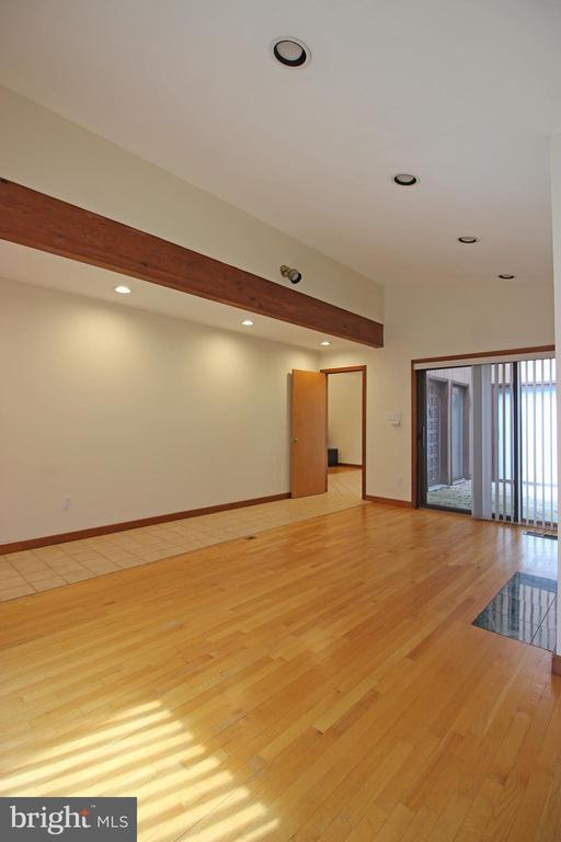 6872 Melrose Dr in McLean, VA - Building Photo - Building Photo