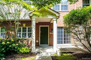 39660 Rockcrest Ln in Northville, MI - Building Photo