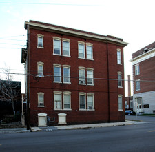 100-103 E 4th Ave in Knoxville, TN - Foto de edificio - Building Photo