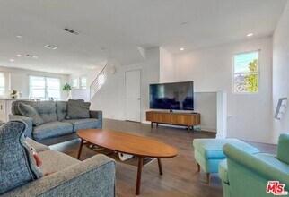 2700 E Chaucer St in Los Angeles, CA - Building Photo - Building Photo