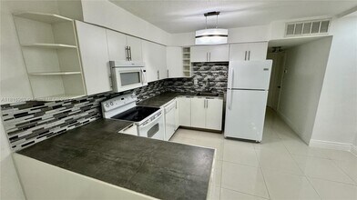 1120 102nd St in Bay Harbor Islands, FL - Building Photo - Building Photo