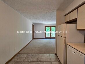 8 Hartley St in Lewiston, ME - Foto de edificio - Building Photo