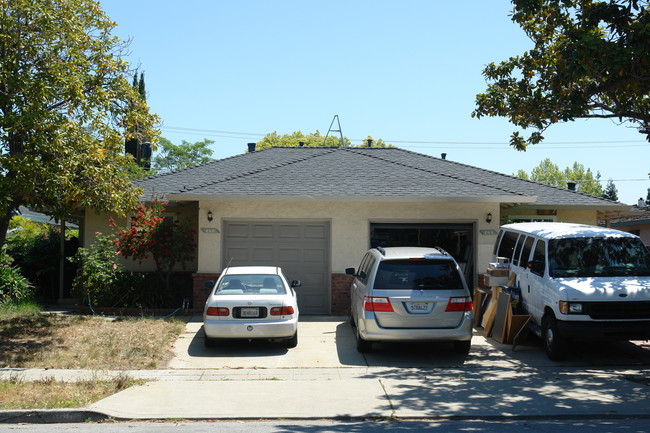 486-488 Northlake Dr in San Jose, CA - Foto de edificio - Building Photo