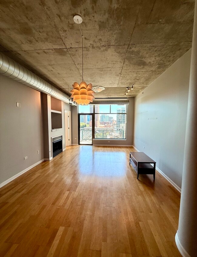 125 E 13th St in Chicago, IL - Building Photo - Building Photo