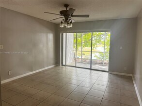 5672 Rock Island Rd in Tamarac, FL - Building Photo - Building Photo