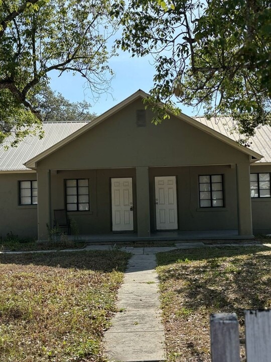 4356 6th St in Zephyrhills, FL - Building Photo