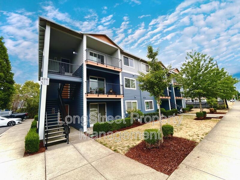 8324 SE Rhine St in Portland, OR - Building Photo