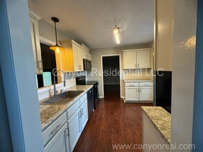 7104 Old Castle Dr in Fayetteville, NC - Building Photo - Building Photo