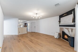 16734 Warbler Dr in Conroe, TX - Foto de edificio - Building Photo