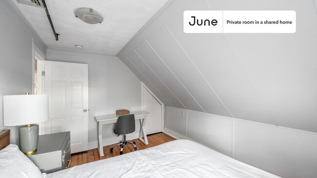 Private bedroom in 4 bed/1.5 bath Home in Boston, MA - Building Photo - Building Photo