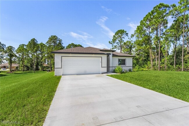 3837 Sunset Rd in Lehigh Acres, FL - Foto de edificio - Building Photo