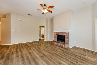 1542 Reynolds St in Lancaster, TX - Building Photo - Building Photo