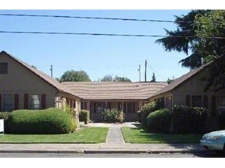 Eastlawn Court Apartments in Medford, OR - Building Photo