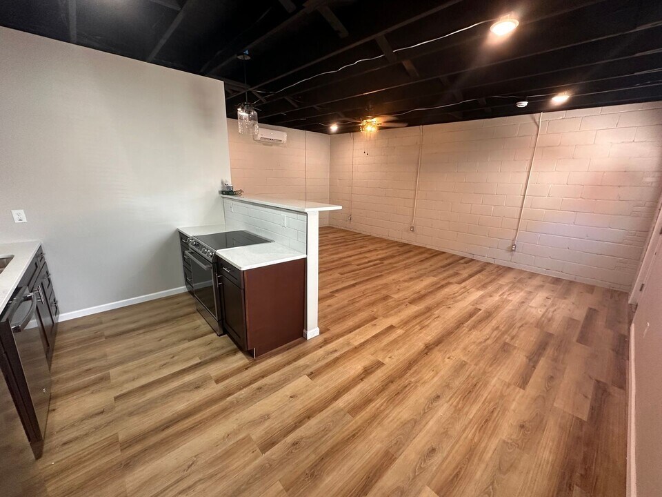 3223 E Douglas Ave in Wichita, KS - Building Photo